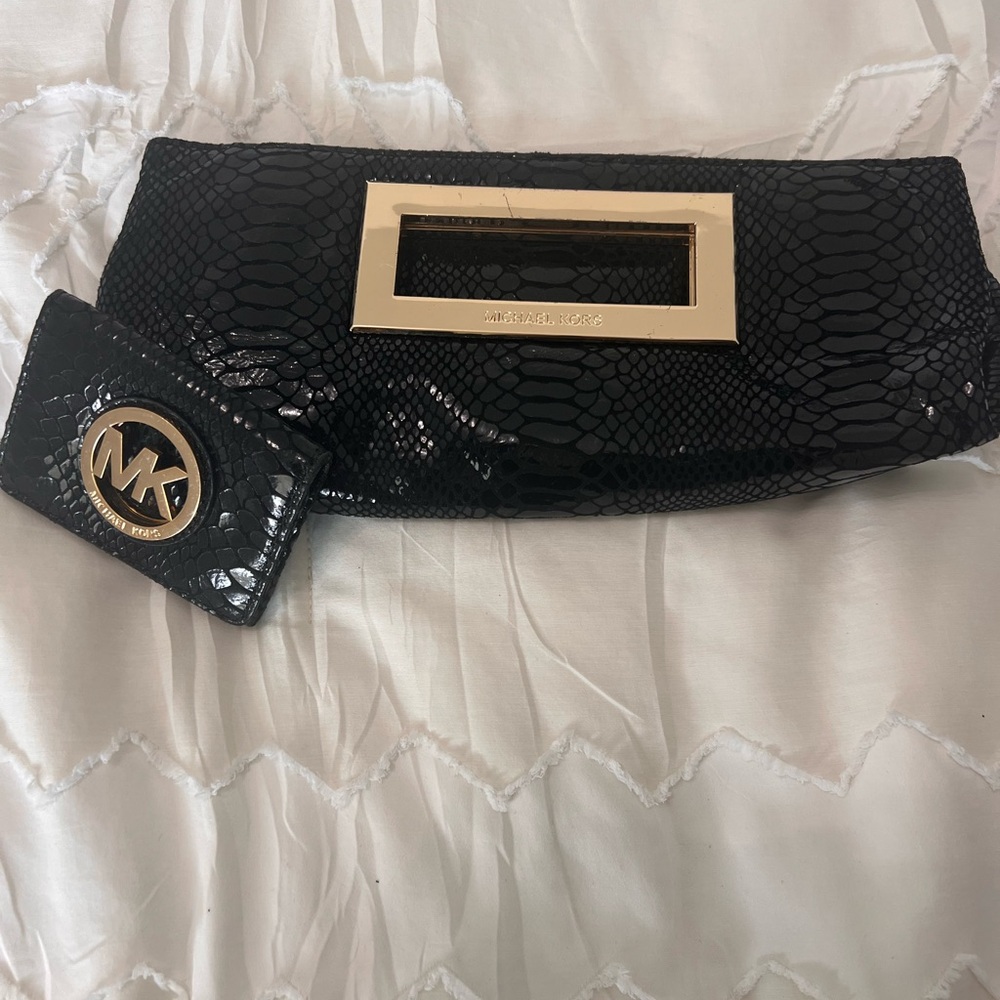 Michael Kors Black Snakeskin Embossed Clutch & Matching Wallet Gold Hardware Set - Picture 10 of 10